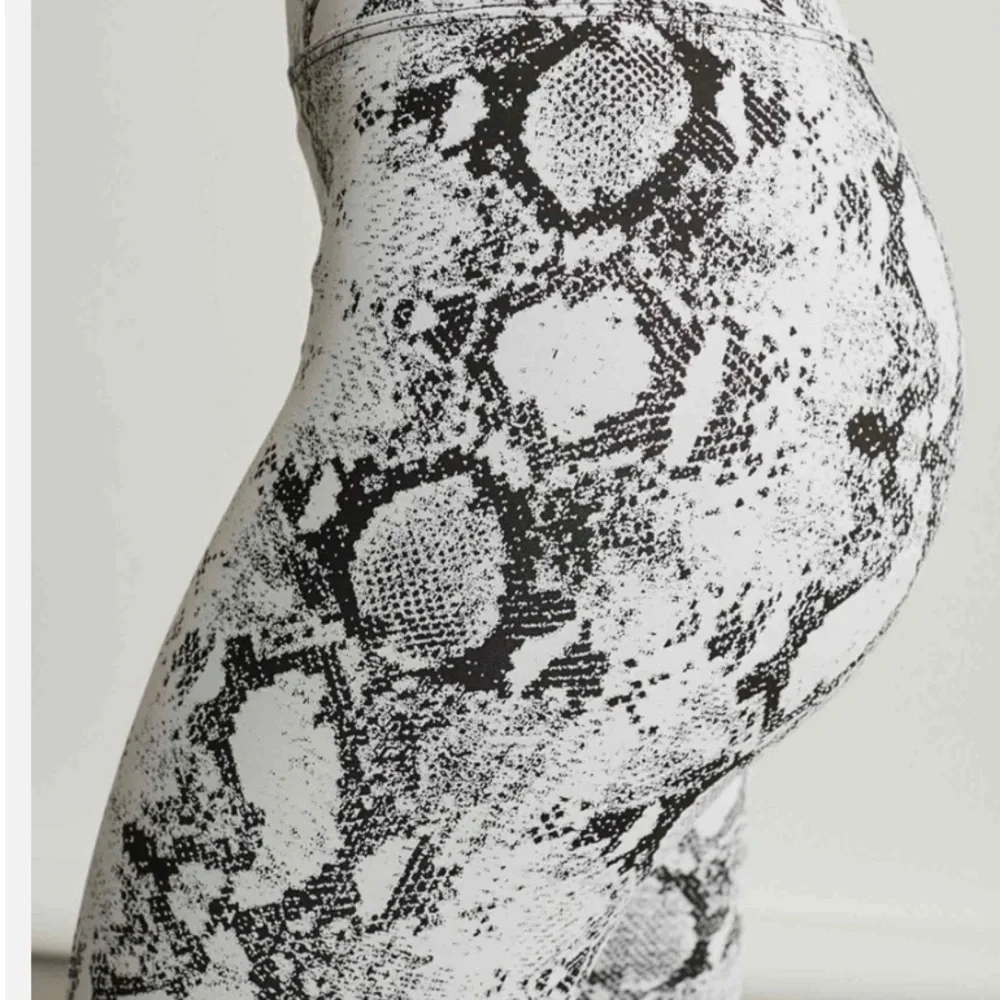 Koral Drive Python High Rise Legging - Picture 2 of 14